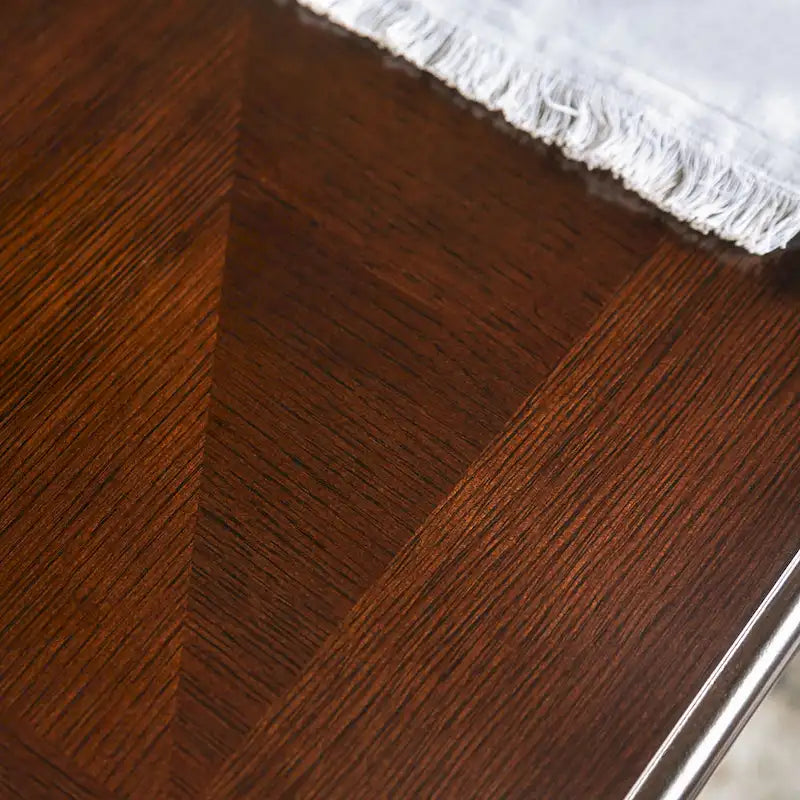 Table à manger traditionnelle en noyer foncé