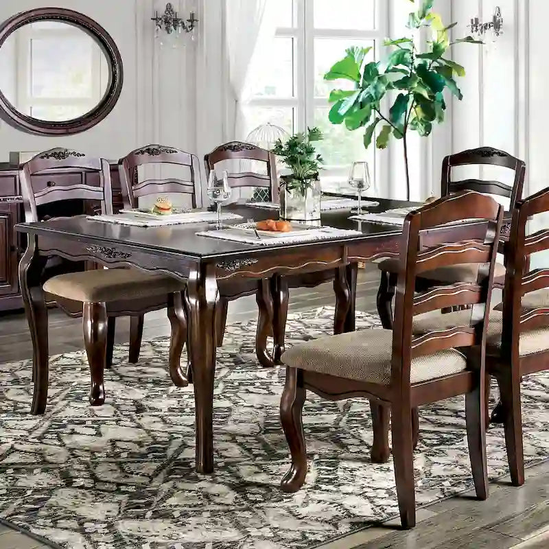 Table à manger traditionnelle en noyer foncé