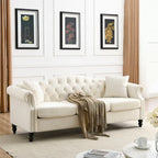 Canapé trois places capitonné avec accoudoirs arrondis et clous décoratifs